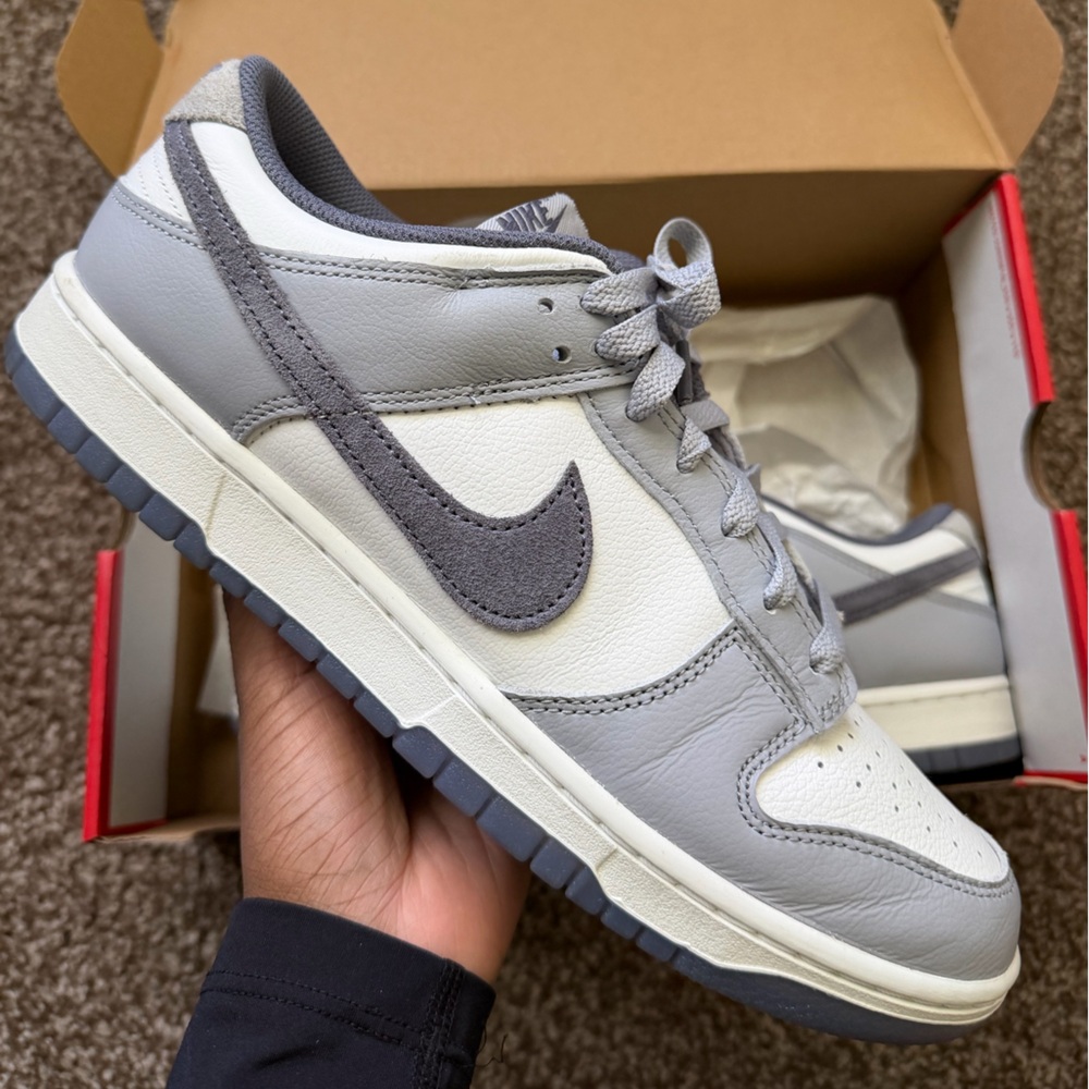 Nike Dunk Low SE Light Carbon